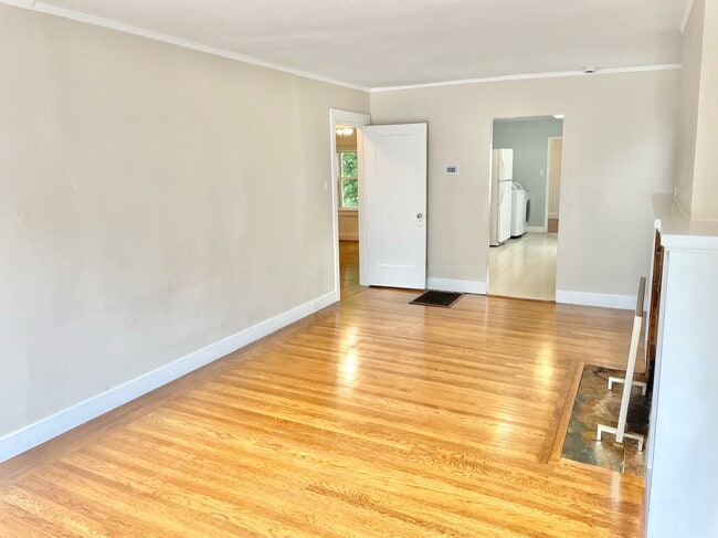 Building Photo - 2880 Morcom Ave