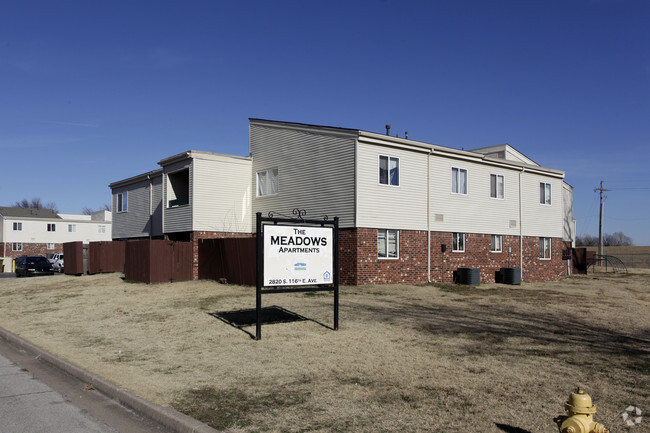 Foto del edificio - The Meadows Apartments