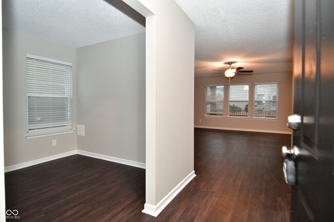Foto del edificio - 10046 Sapphire Berry Ln