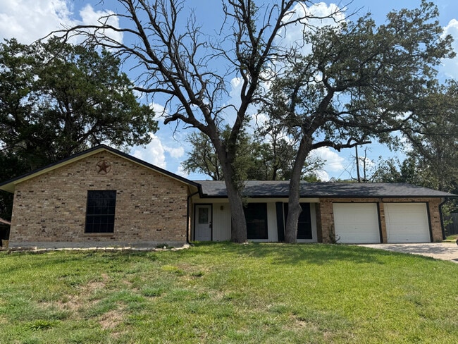Building Photo - 813 Cedar Oaks Ln
