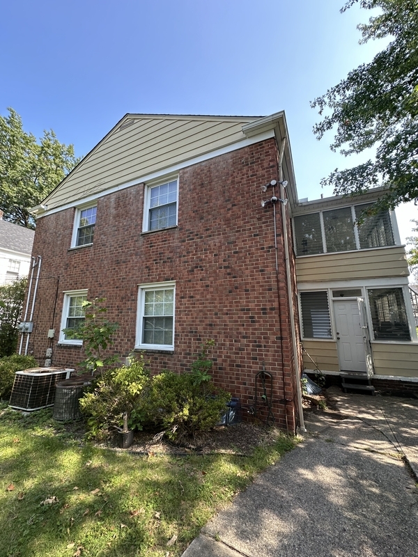 Building Photo - 2840 Ludlow Rd