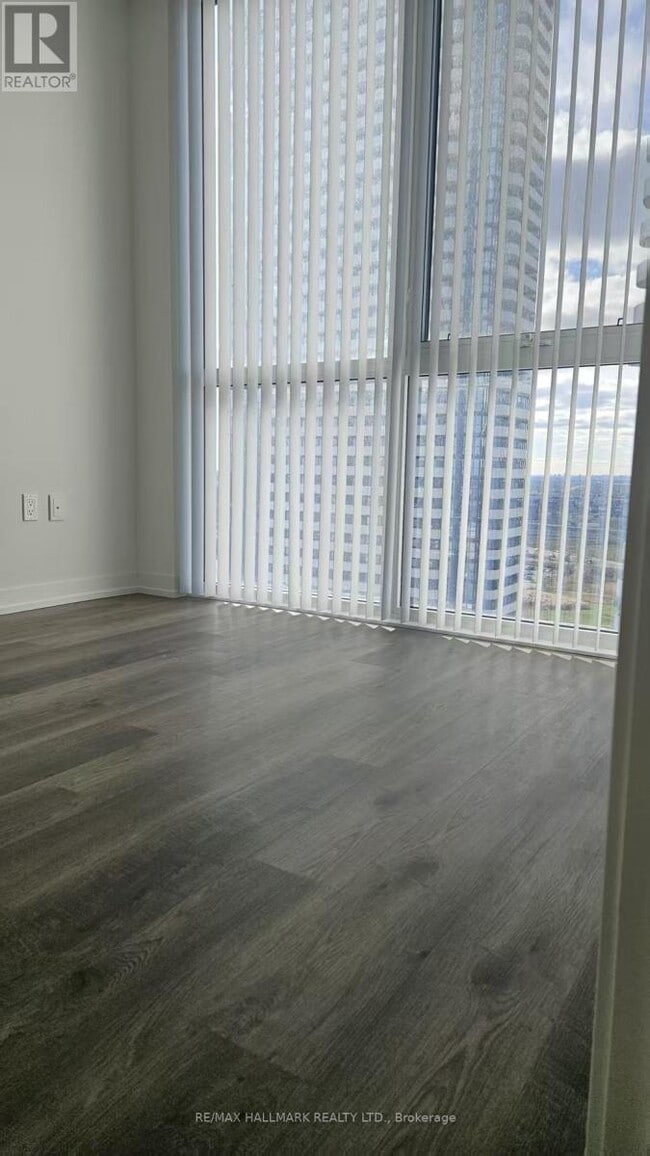 Photo du bâtiment - 8 Interchange Wy