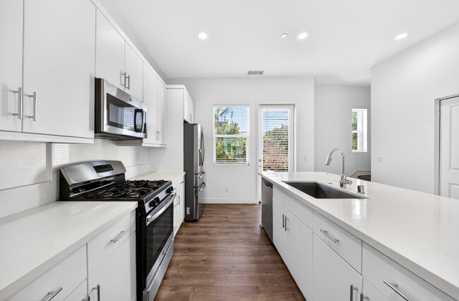 Photo - 963 E Mason Ln (Anaheim, CA) Townhome