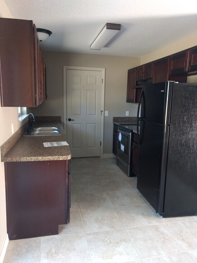 Foto principal - Apply for Free and Save $300 on this 3BR/2...