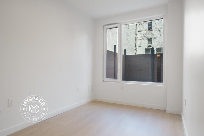 Foto del edificio - 1499 Bedford Ave