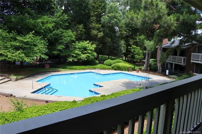 Building Photo - 8017 Greenside Ct