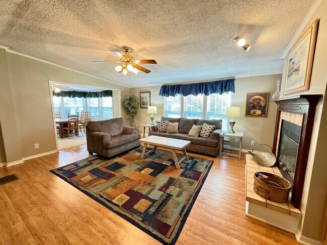 Building Photo - FULLY FURNISHED, ALL INCLUSIVE, LAKE ACCESS BEAUTY FOR RENT