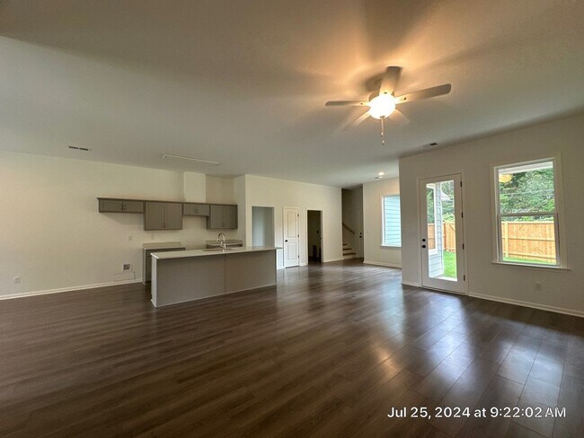 Building Photo - 3272 Highland Park Pl