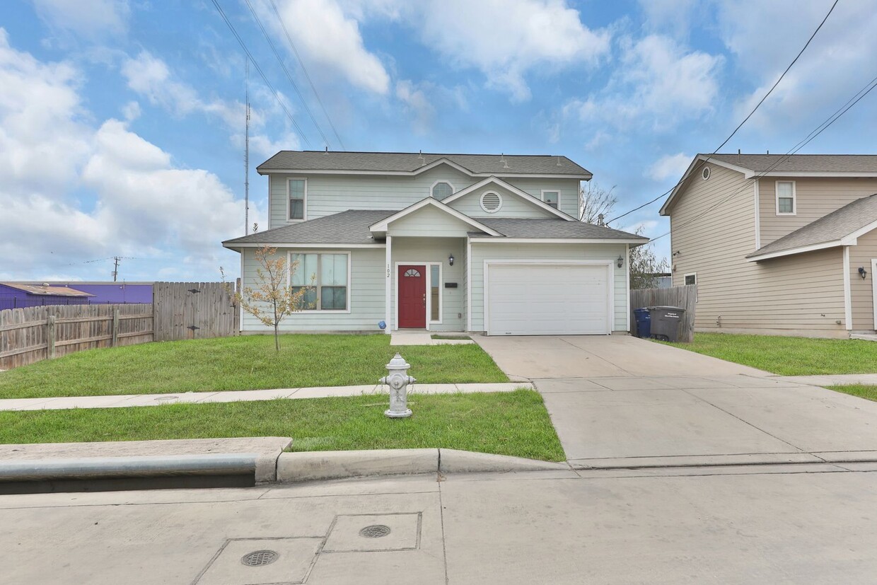 Five Points 4 bedroom home - Five Points 4 bedroom home