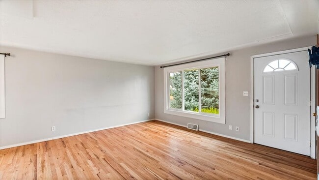 Foto del edificio - 1527 E Rockwell Ave