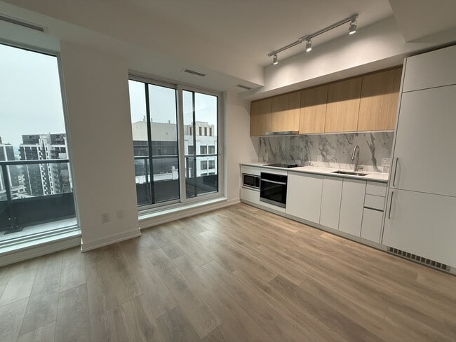 Building Photo - 1100 Sheppard Ave W