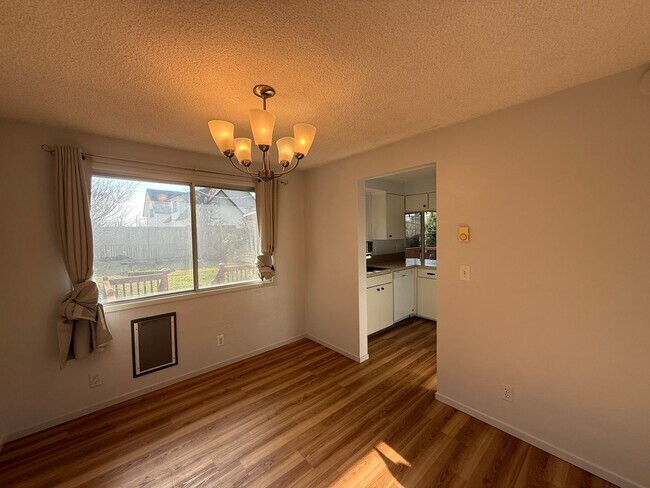 Foto del edificio - February Rent Free!!!