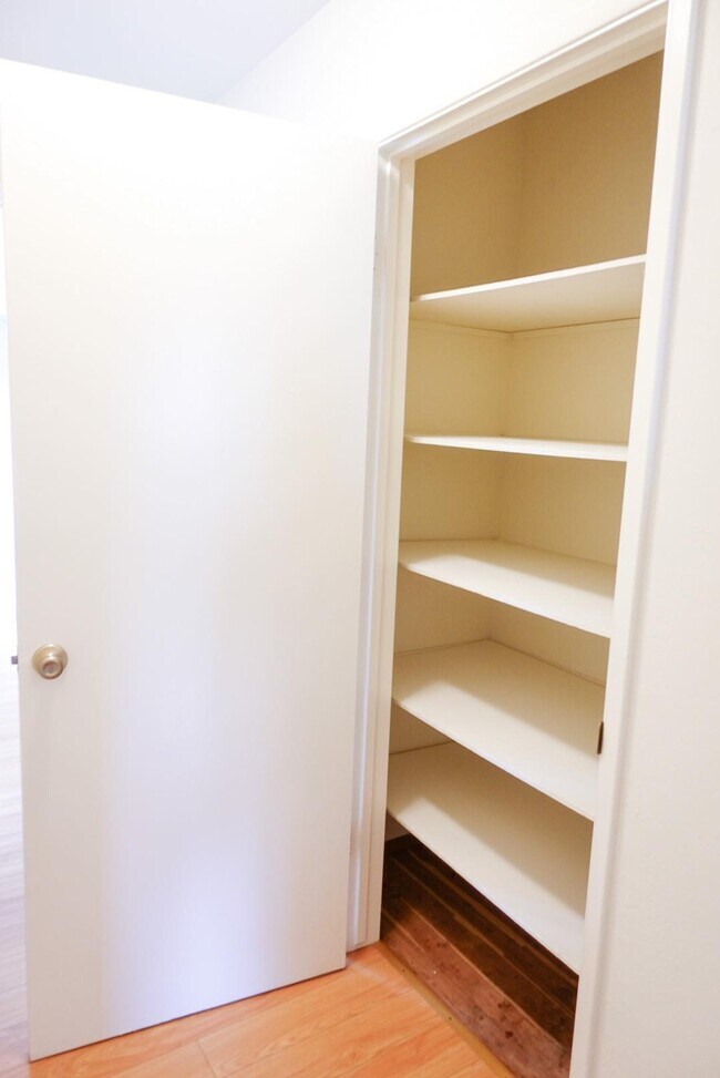 Building Photo - 186 Acalanes Dr