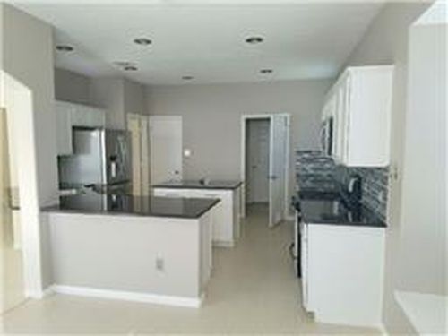 Building Photo - 2303 Cool Springs Ln