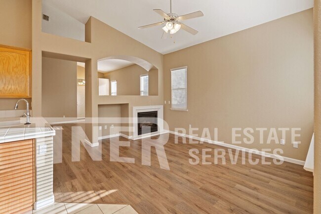 Foto del edificio - 2227 Shady Creek Rd