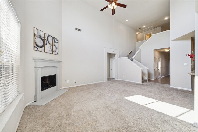 Foto del edificio - 831 Glen Abbey Dr