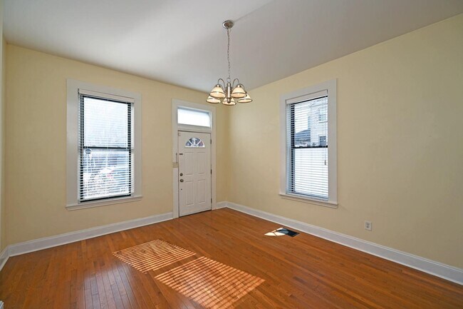 Foto del edificio - 334 W 7th St