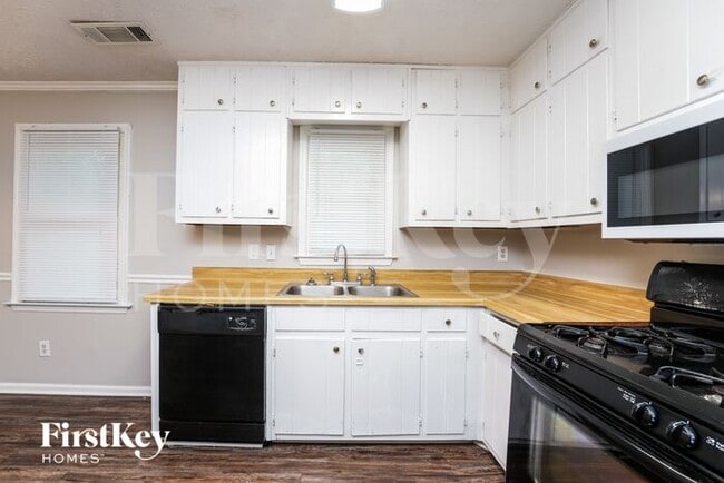 Building Photo - 1408 Meadowind Ct SW