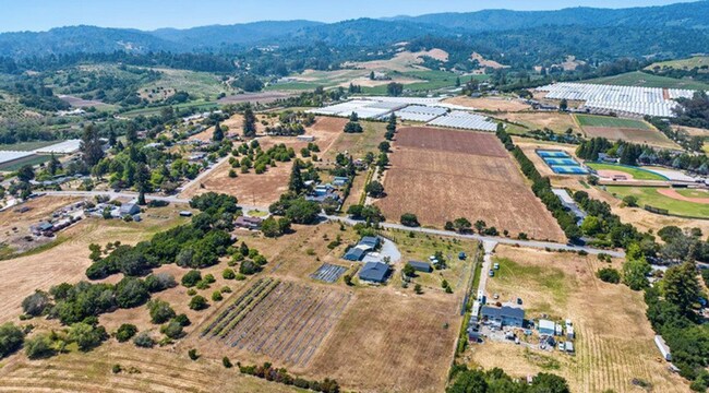 Foto del edificio - Watsonville: Tranquil Home & Ranch/Farm on...