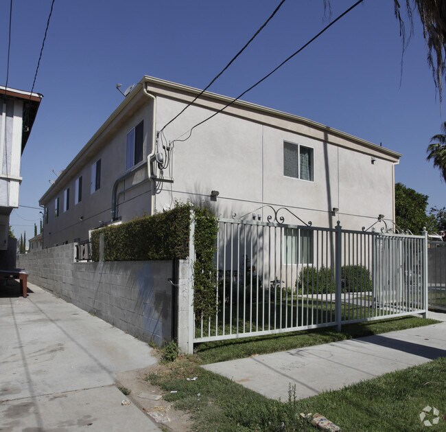 Foto del edificio - 6929 Ben Ave