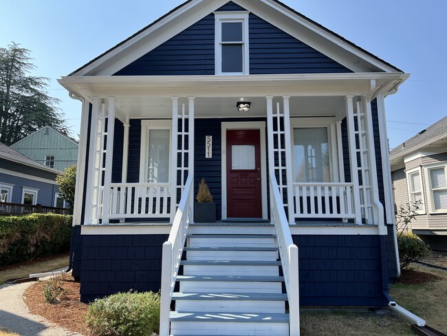 Building Photo - 5511 Brooklyn Ave NE