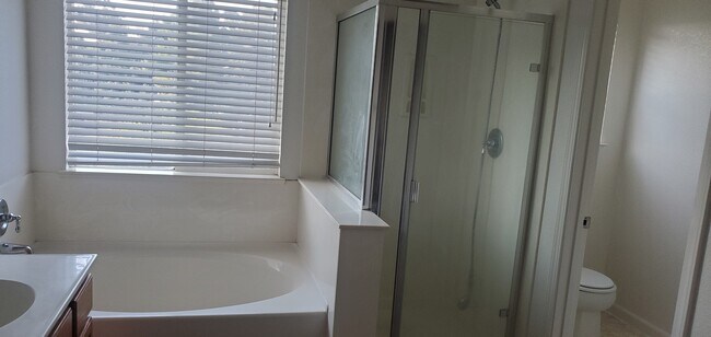 Building Photo - 173 Travertine Ave