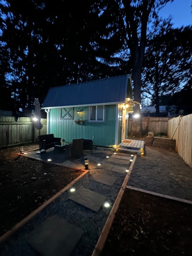 Building Photo - 514 Pamela Dr SE