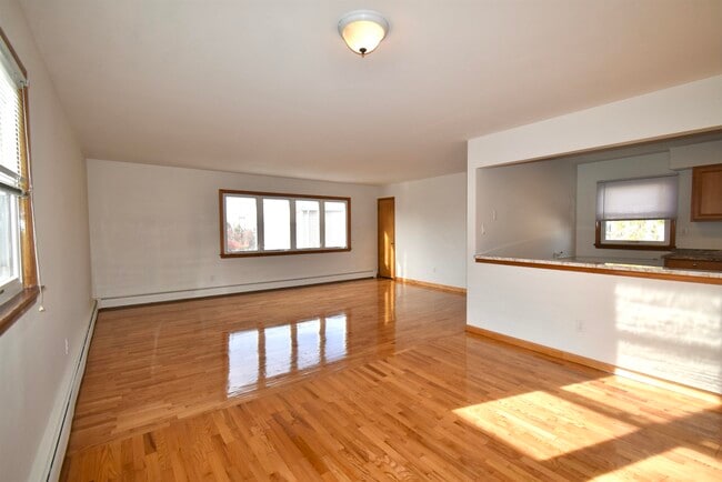 Building Photo - 21 Country Village Ct