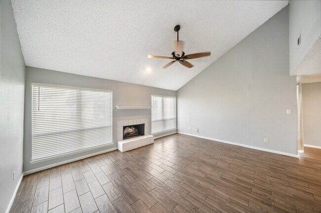 Foto del edificio - 20309 Sunny Shores Dr