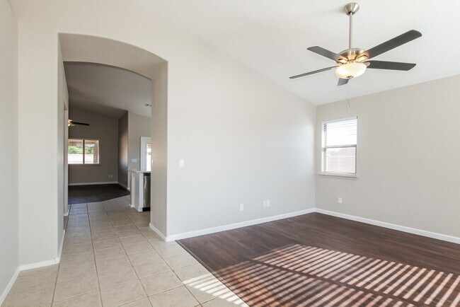 Foto del edificio - 4503 N 88th Ave