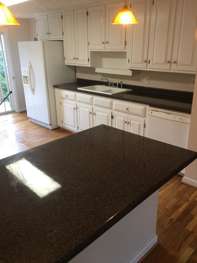 Foto principal - 2320 Andrews Blvd