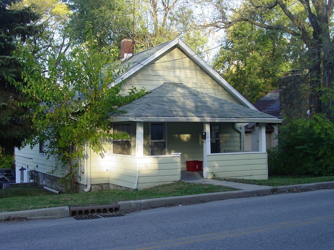 Primary Photo - 201 N Adams St