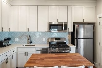 Building Photo - 596 E 2nd St