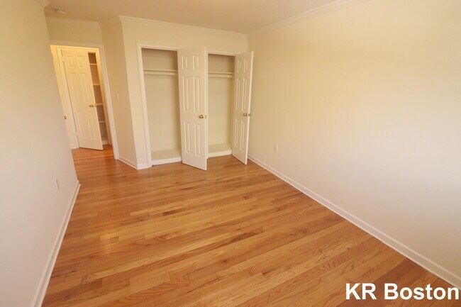 Building Photo - 40 Brattle St
