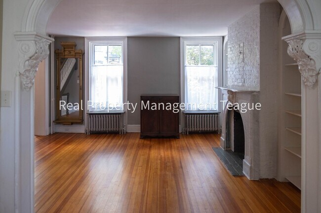 Foto del edificio - Beautiful Brownstone !