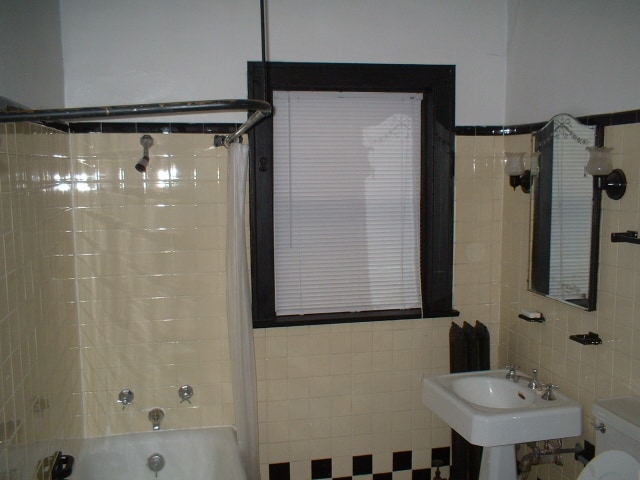 Building Photo - 5758 N Winthrop Ave