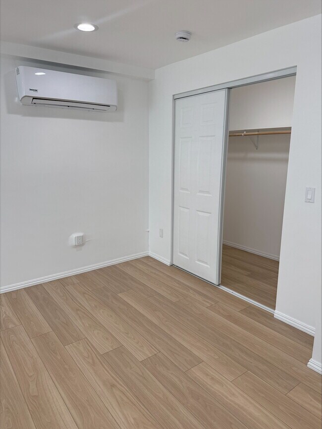Foto del edificio - 740 W. 24th St.