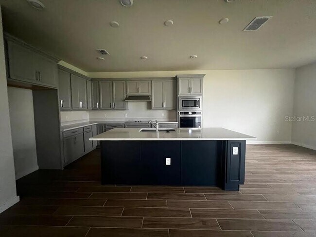 Building Photo - 985 Savannah Palms Blvd