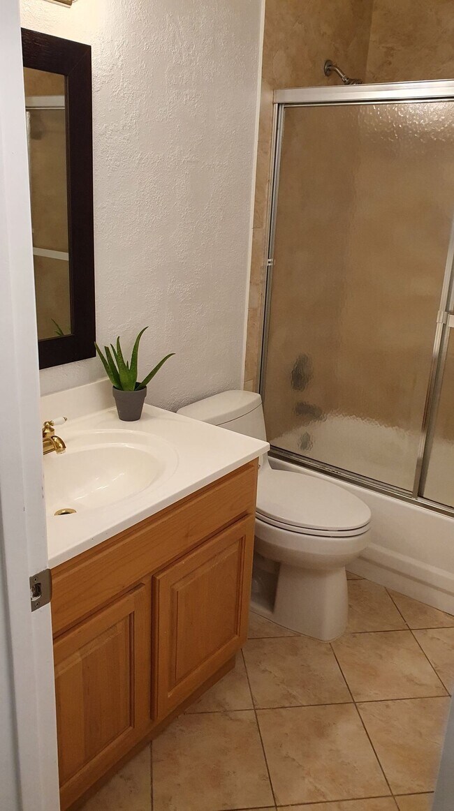 Foto del edificio - 3402 Gardens East Dr
