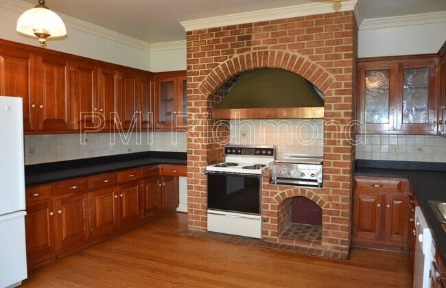 Foto del edificio - 9850 Old Sweet Hall Ferry Rd