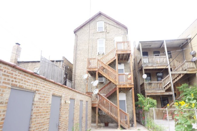 Building Photo - 1839 W Chicago Ave