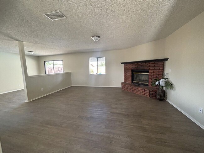 Building Photo - Summer Ready Home, Now Available!!!