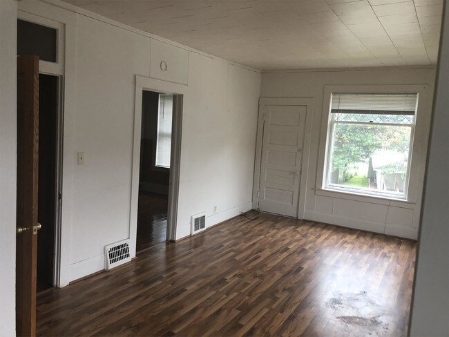 Building Photo - 1372 Merryman St