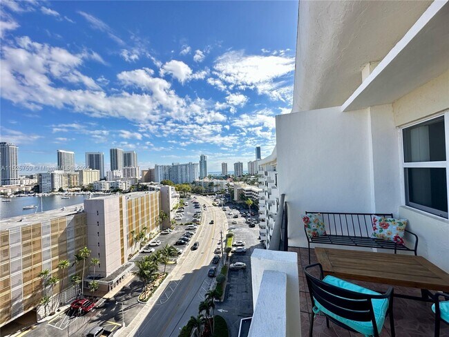 Foto del edificio - 401 Golden Isles Dr