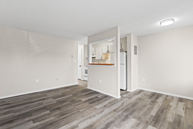 Building Photo - Royal Chateau Apartments