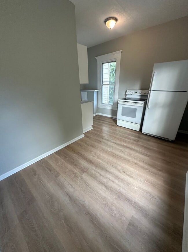 Foto del edificio - Cute Upper Level Duplex Apartment Centrall...