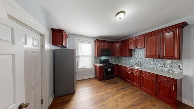 Foto del edificio - 706 E 43rd St