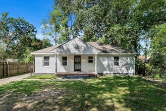 Building Photo - 810 Indian Dr