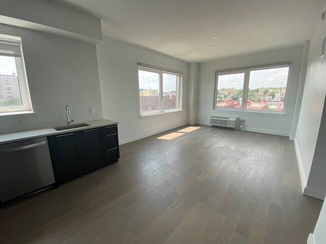 Building Photo - 152-11 89th Ave