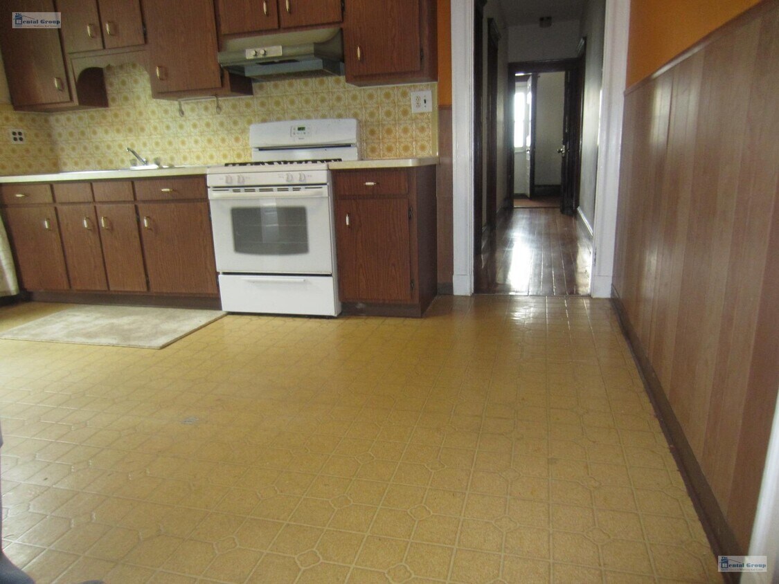 Primary Photo - 129 Warren St